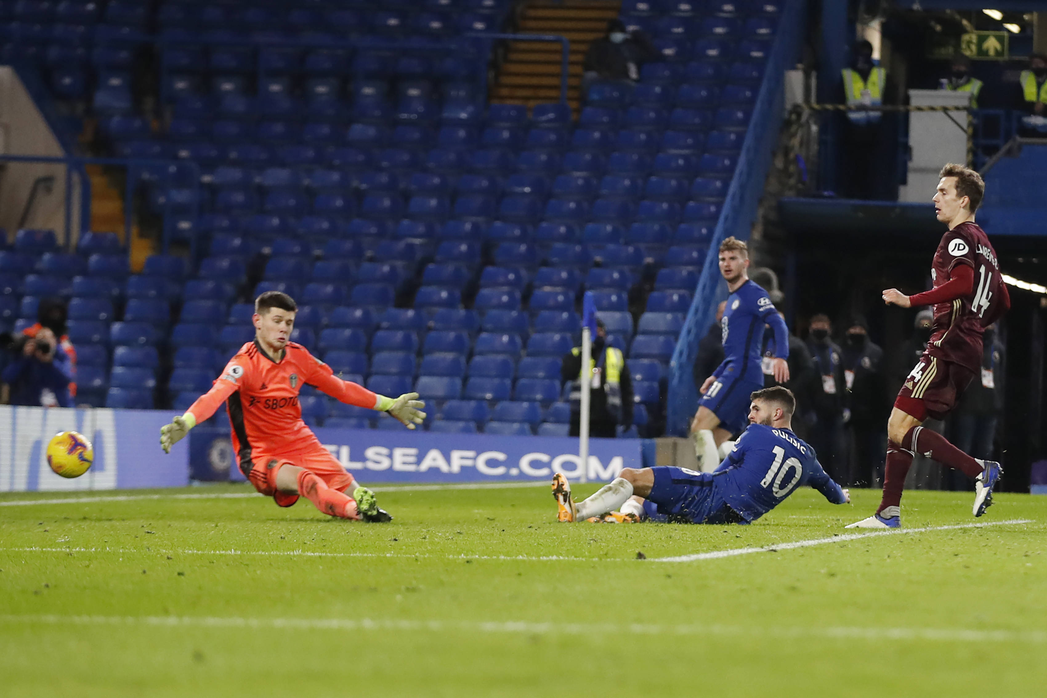 还需在场下 还需在场下